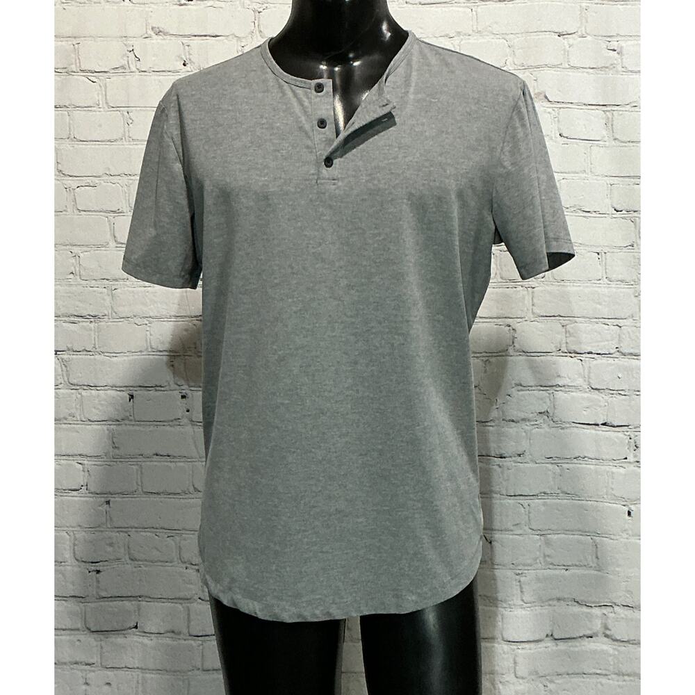 Cuts Men’s Gray AO Henley Curve-Hem Tee (Size L)